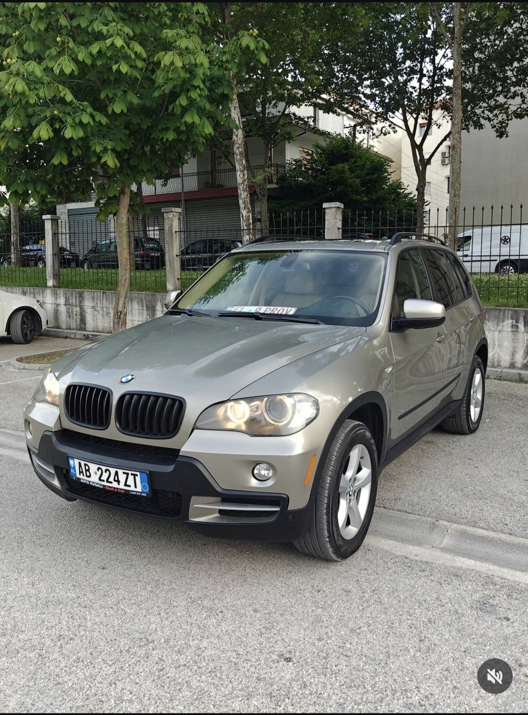 BMW X5 me qera në Korçë — 3.0 L, Benzinë–Gaz