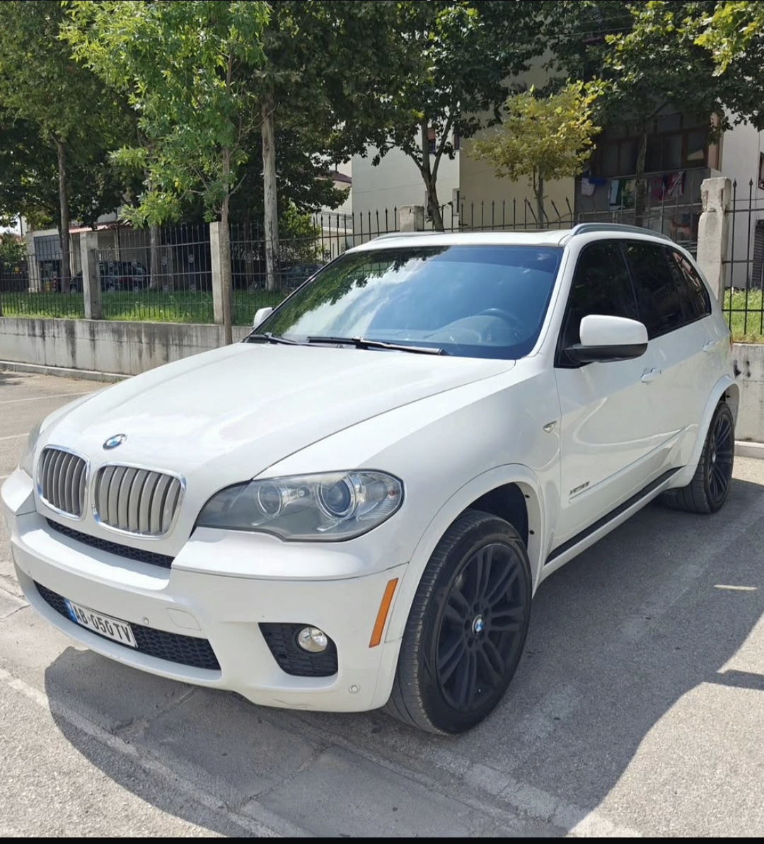 BMW X5 me qera në Korçë — 3.0 L, Benzinë