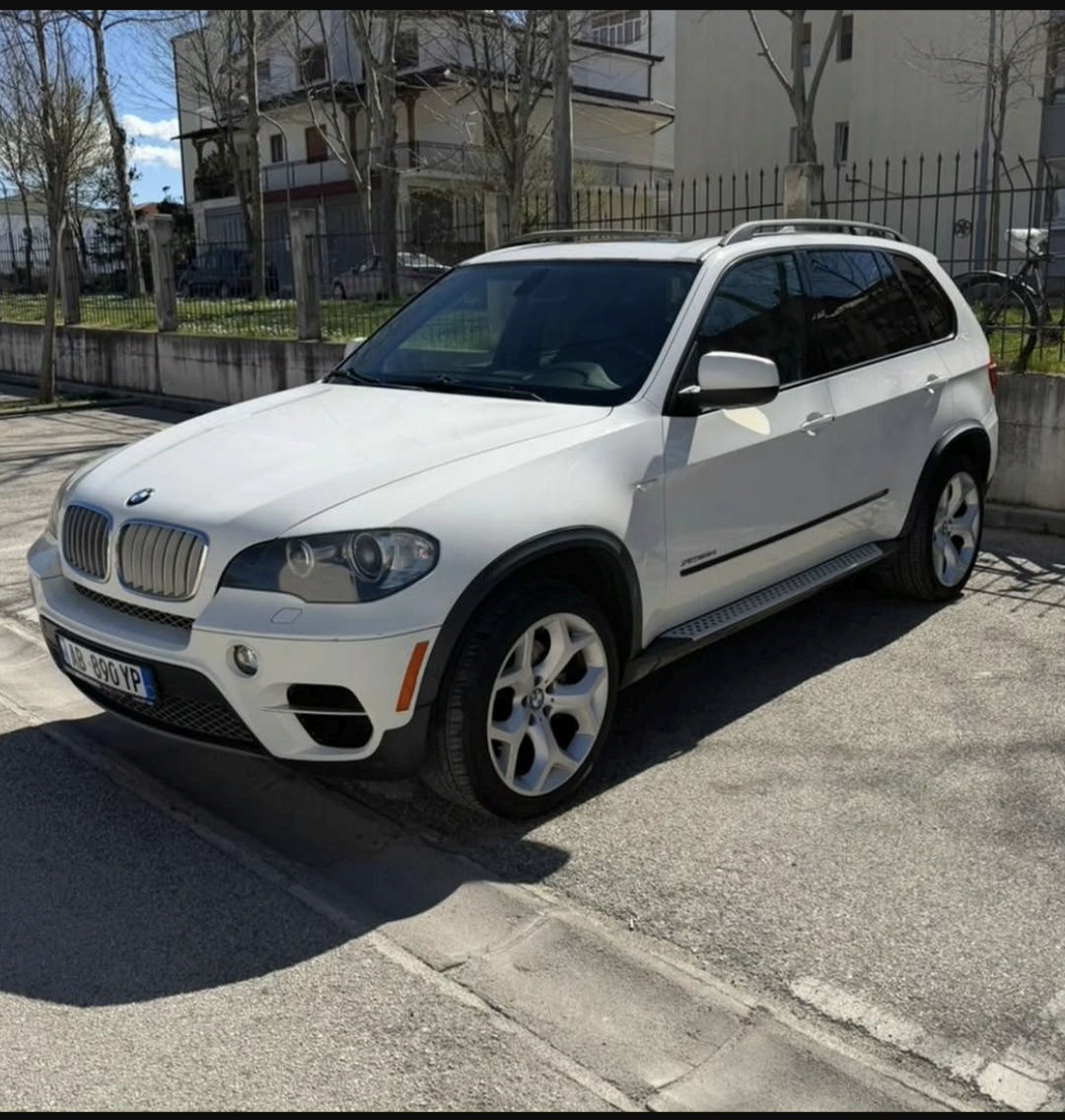 BMW X5 me qera në Korçë — 3.0 L, Naftë